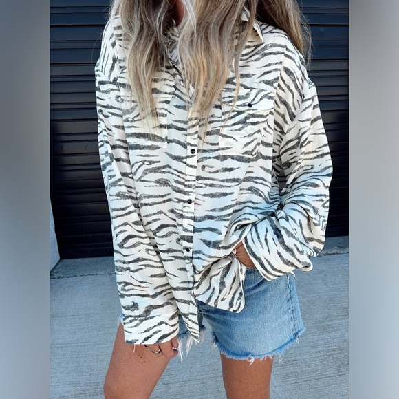 Ascot + Hart Tops - Ascot-Hart NWOT Tiger Print Button-Up Shirt Size Medium